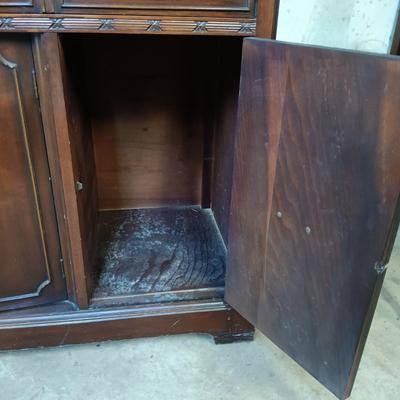 LOT 113: Bernhardt Furniture Co. Buffet Sideboard