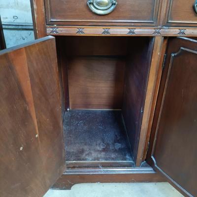 LOT 113: Bernhardt Furniture Co. Buffet Sideboard