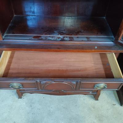 LOT 114: Bernhardt Furniture Co. China Cabinet