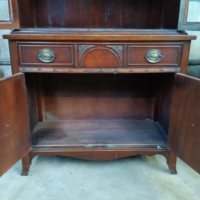 LOT 114: Bernhardt Furniture Co. China Cabinet