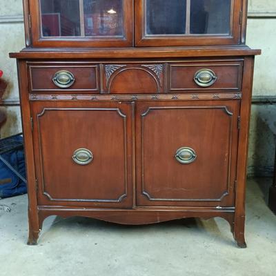 LOT 114: Bernhardt Furniture Co. China Cabinet
