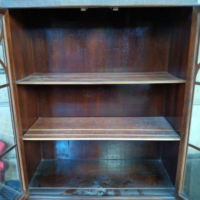 LOT 114: Bernhardt Furniture Co. China Cabinet