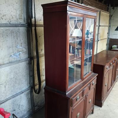 LOT 114: Bernhardt Furniture Co. China Cabinet