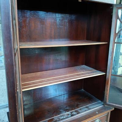 LOT 114: Bernhardt Furniture Co. China Cabinet