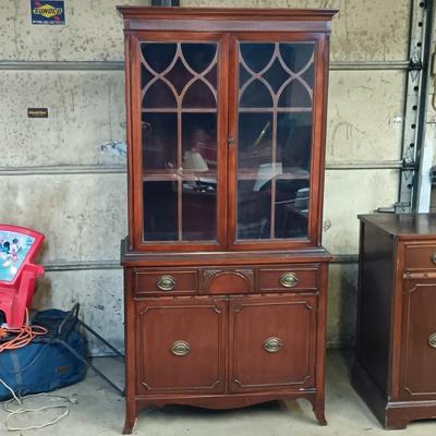 LOT 114: Bernhardt Furniture Co. China Cabinet