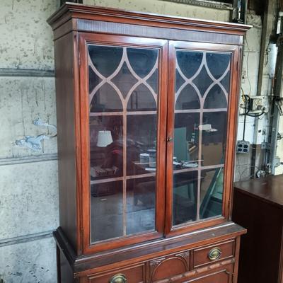 LOT 114: Bernhardt Furniture Co. China Cabinet