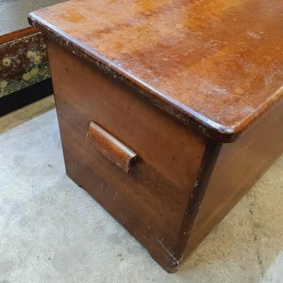 LOT 118: Vintage Oak Blanket Chest with Brass Electrified Candle Holder Lamp, Folk Art Pottery & More