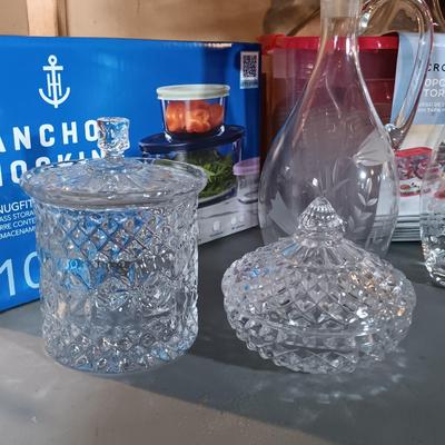 LOT 130: Cuisinart 7qt Enameled Cast Iron Casserole Dish with NIP Storage Containers & Glassware