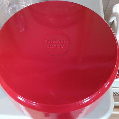 LOT 130: Cuisinart 7qt Enameled Cast Iron Casserole Dish with NIP Storage Containers & Glassware