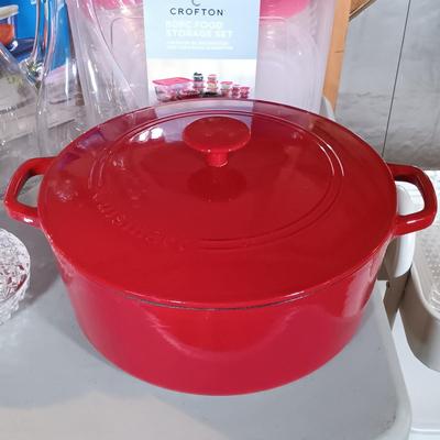 LOT 130: Cuisinart 7qt Enameled Cast Iron Casserole Dish with NIP Storage Containers & Glassware