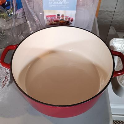 LOT 130: Cuisinart 7qt Enameled Cast Iron Casserole Dish with NIP Storage Containers & Glassware