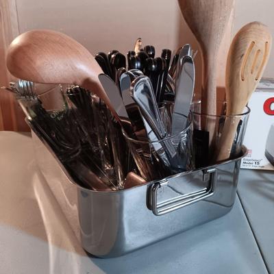 LOT 131: Chef's Choice Electric Knife Sharpener, Oneida Cutlery, Single Tier Spice Rack Set & More