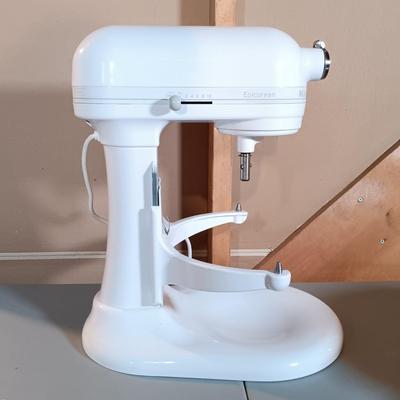 LOT 132: KitchenAid KT2651XWW Epicurean 6qt Stand Mixer with Accessories