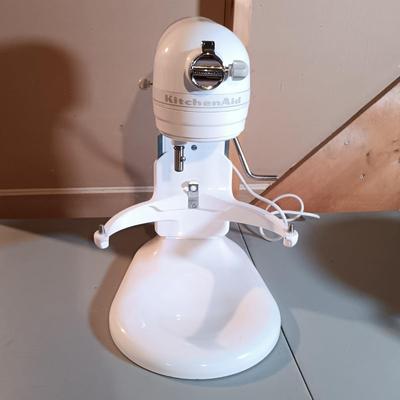 LOT 132: KitchenAid KT2651XWW Epicurean 6qt Stand Mixer with Accessories
