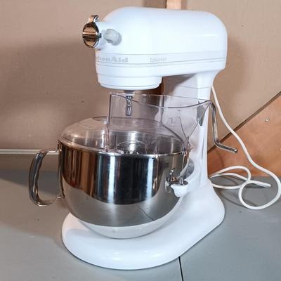 LOT 132: KitchenAid KT2651XWW Epicurean 6qt Stand Mixer with Accessories
