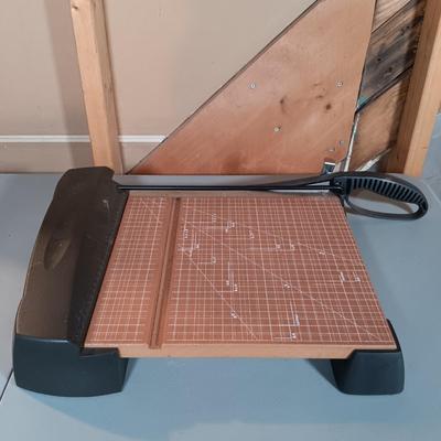 LOT 133: Geryon Vacuum Sealer System, Impulse Sealer, X-Acto Paper Cutter & ThermaMist Pro Humidifying Space Heater