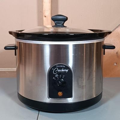 LOT 134: Cuisinart Pro Custom 11-Cup Food Processor with West Bend Crockery Cooker