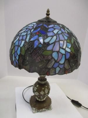 Hand Made Bieye Wisteria Butterflies Tiffany Style Stained Glass Table Lamp