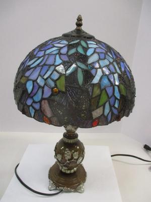 Hand Made Bieye Wisteria Butterflies Tiffany Style Stained Glass Table Lamp
