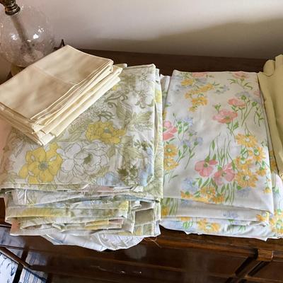 769 Large Lot of Matching Linen Sets & Sheets