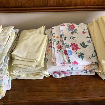 769 Large Lot of Matching Linen Sets & Sheets