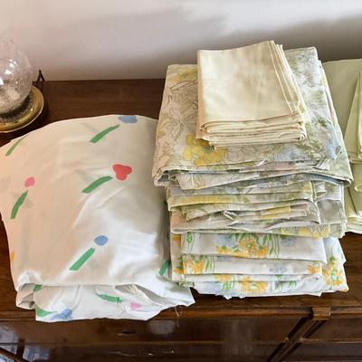 769 Large Lot of Matching Linen Sets & Sheets