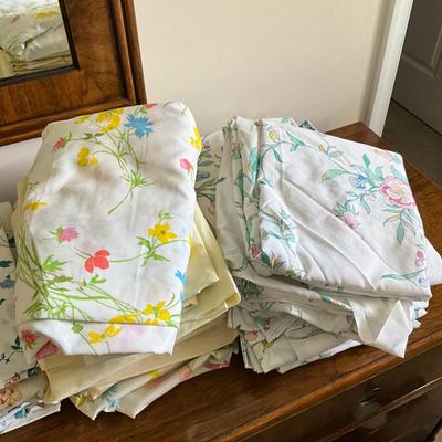 769 Large Lot of Matching Linen Sets & Sheets