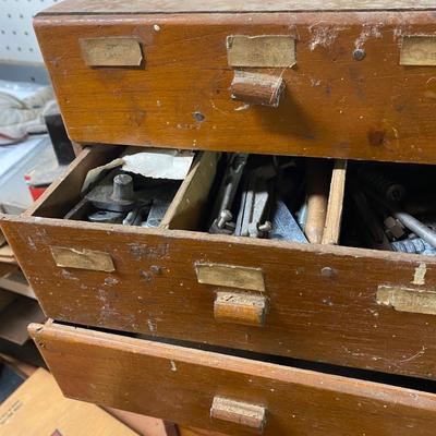 LOT 32B: Cinch Drive Sleeve Cinch Anchors, Router Bits & More