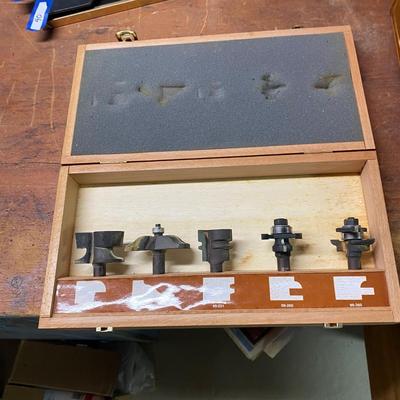 LOT 32B: Cinch Drive Sleeve Cinch Anchors, Router Bits & More