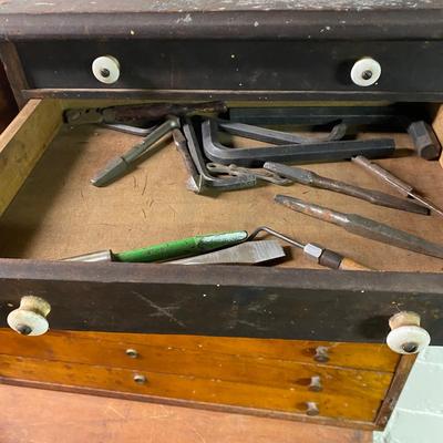 LOT 32B: Cinch Drive Sleeve Cinch Anchors, Router Bits & More