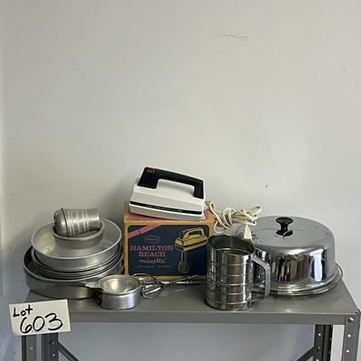 Sale Photo Thumbnail #1087: Mini Angel Food Cake, Baking molds, deep dish baking trays, mixing bowls