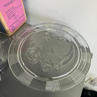Sale Photo Thumbnail #1084: Mini Angel Food Cake, Baking molds, deep dish baking trays, mixing bowls