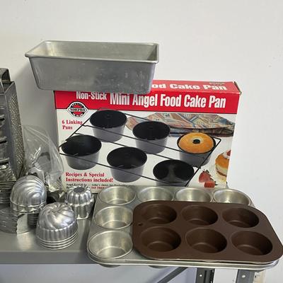 Sale Photo Thumbnail #1088: Mini Angel Food Cake, Baking molds, deep dish baking trays, mixing bowls