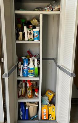 Sale Photo Thumbnail #1101: Various cleaning tools/items