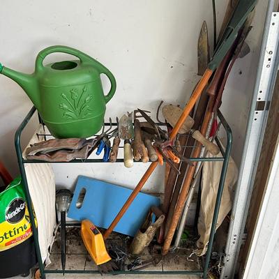 Sale Photo Thumbnail #1105: Various gardening tools/items