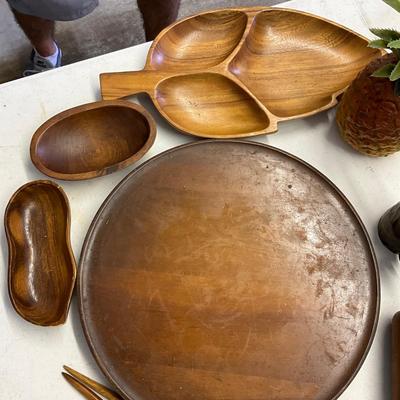 Sale Photo Thumbnail #1172: Comes with wooden circle lazy susan, wooden leaf tray, two wooden bowls, pineapple, two serving spoons, small wooden cut block, one wooden cup