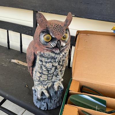 Sale Photo Thumbnail #1209: Garden tools in box, two garden knee pads, new garden gloves, owl garden decoy
Owl: 16" high