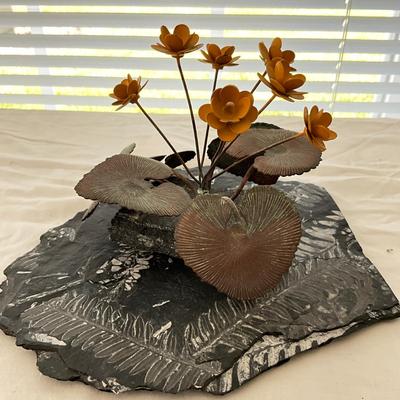 Sale Photo Thumbnail #1239: Measures; 5" high x 5" wide x 5" deep