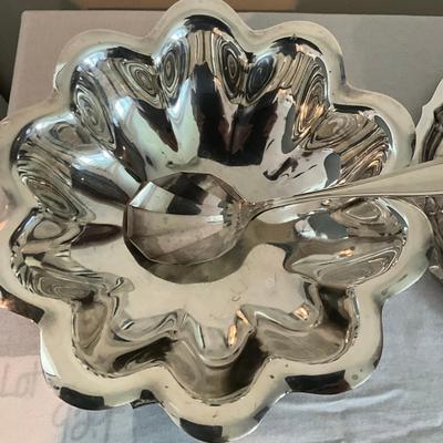 Sale Photo Thumbnail #1250: Comes with trays, spoons & bowls
Bigger bowl: 12" wide x 4.5" high x 10.5" deep
Smaller bowl: 10.75" diameter x 4" high