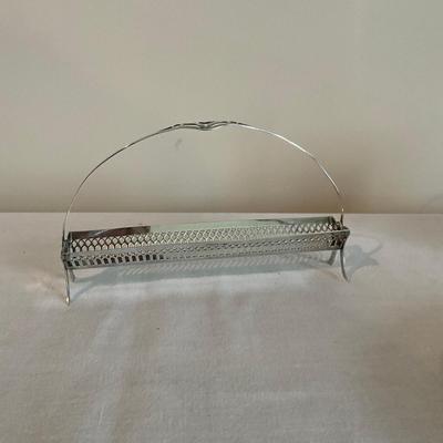 Sale Photo Thumbnail #1297: Tray: 6.5" diameter
6" long Cracker basket
Blue lined Basket: 3.5" diameter x 3" high