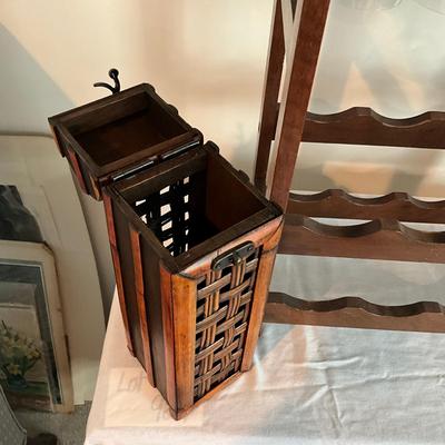 Sale Photo Thumbnail #1322: Total of 7 glasses
Rack: 17.5" wide x 9" deep x 19" high
