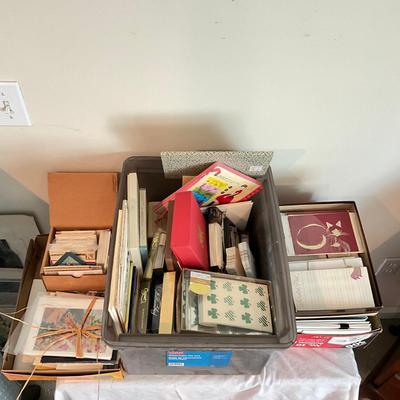 Sale Photo Thumbnail #1333: Large assortment of various cards