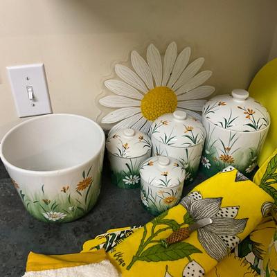 Sale Photo Thumbnail #1353: Large Lemon Pitcher, Multi-Hand Towel, 4 Floral Pots With Lids, Glass Flower Plate