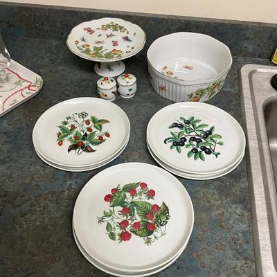 Sale Photo Thumbnail #1355: Six plates, Casserole dish, pedestal, Salt & Pepper shakers