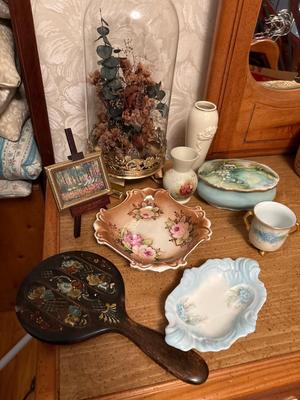 Collection of collectible porcelain