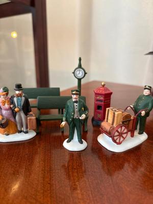 Department 56 Victoria Station, figurines