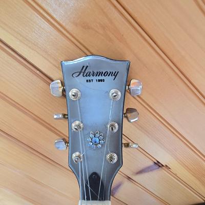 LOT 62P: Vintage Harmony Electric Guitar with Case