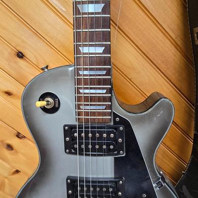 LOT 62P: Vintage Harmony Electric Guitar with Case