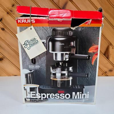 LOT 65P: Kitchen Appliances and Accessories Including Air Fryer, Bread Maker, Chafing Dish, Espresso Maker, and More
