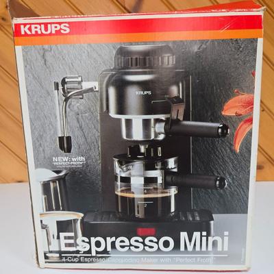 LOT 65P: Kitchen Appliances and Accessories Including Air Fryer, Bread Maker, Chafing Dish, Espresso Maker, and More